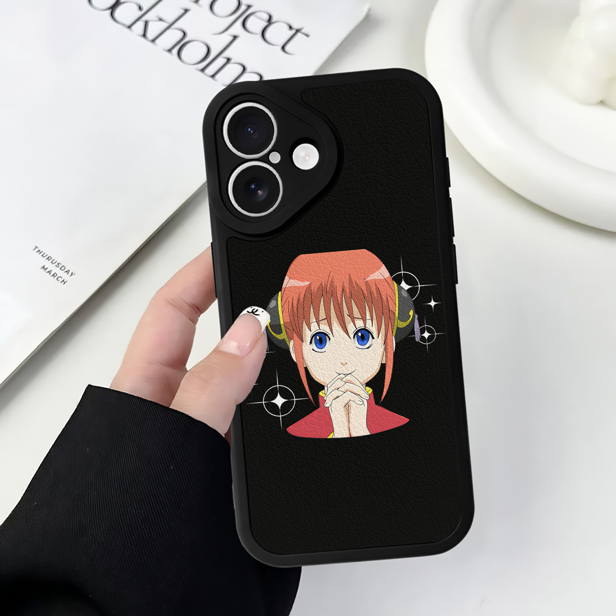 （画像用） ぎんたま 坂田銀時（さかたぎんとき） 神楽 志村新八（しむら しんぱち） GINTAMA Sakata Gintoki Kagura Shimura Shinpachi 【iPhone 16シリーズ対応】シリコンスマホケース（レザー調） 材質：シリコン